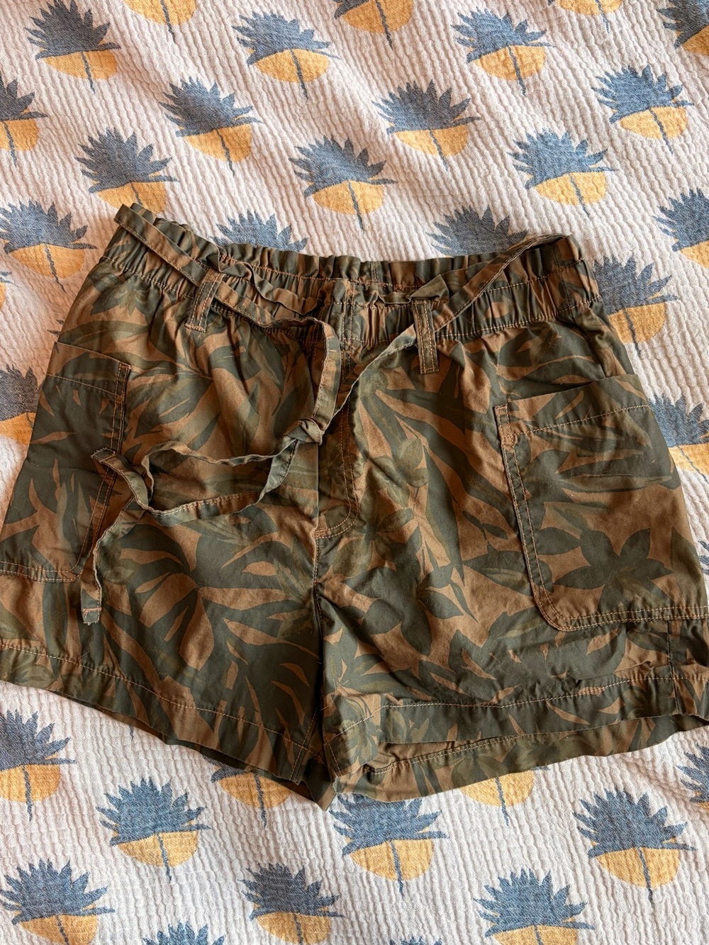 Sanctuary High Waist Paper Bag camo floral shorts NWOT